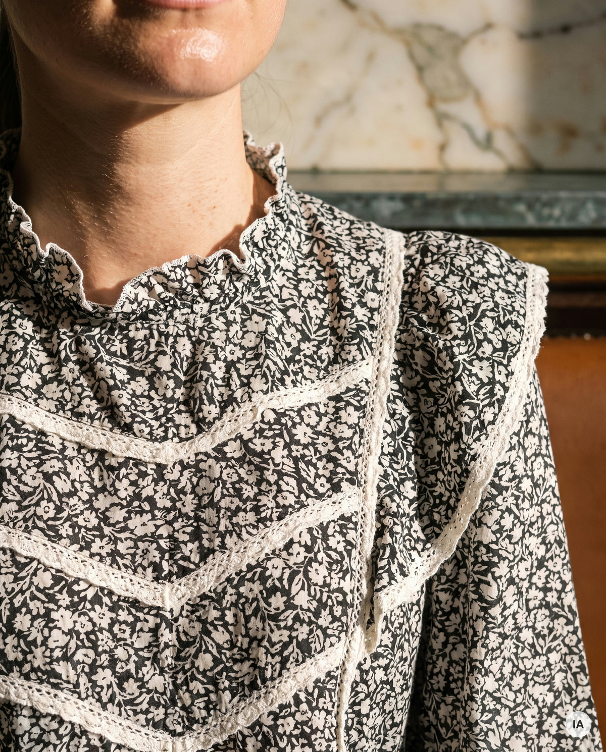 BLOUSE JOSEPHINE - YCOO Top — Image générée par IA