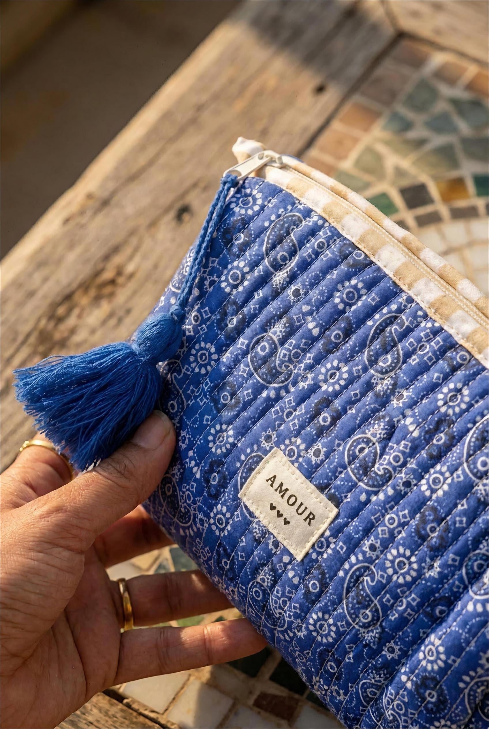 GRANDE TROUSSE - JOLIS MOTIFS ET AMOUR AVEC 3 COEURS BLEU BAND - BOHM Pochette