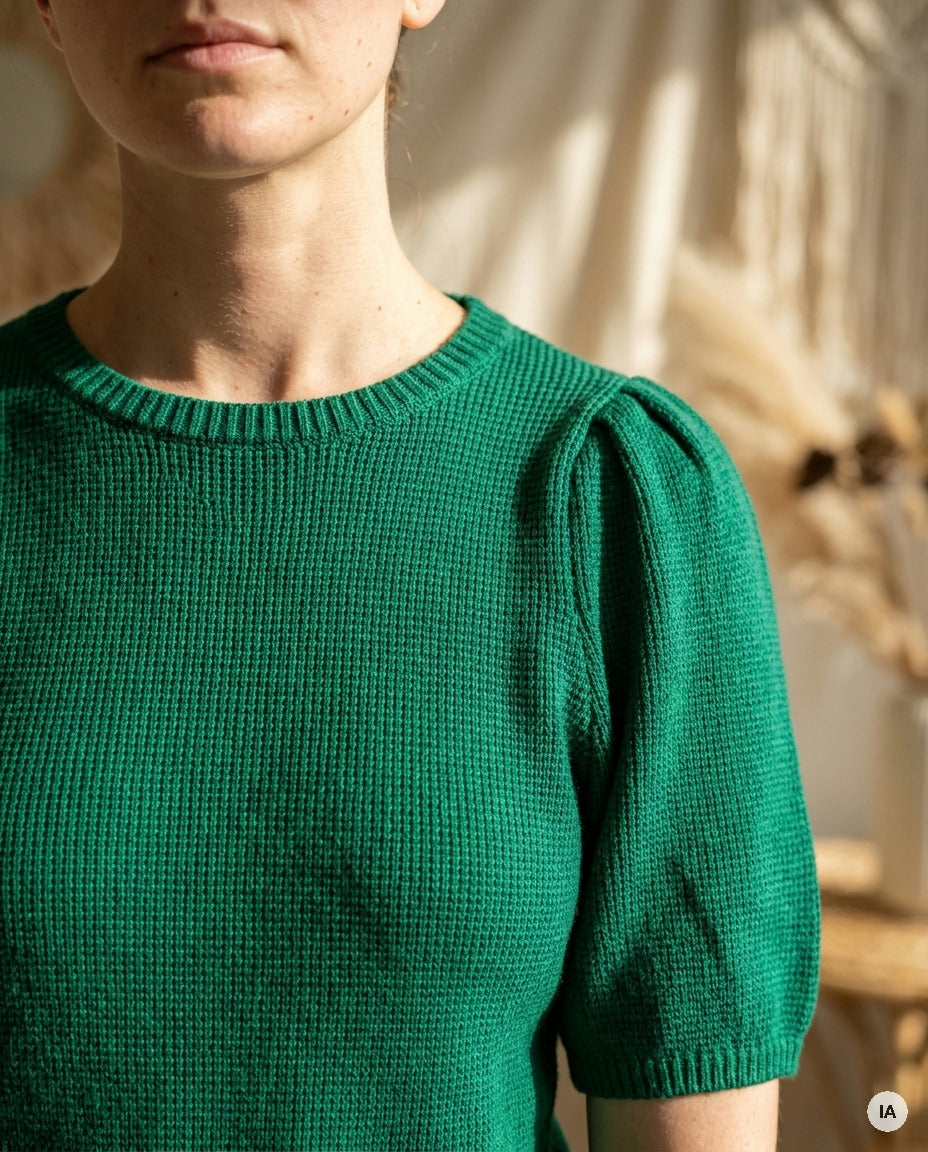 PULL PENELOPE EMERAUDE - MINUIT DOUZE PULL — Image générée par IA