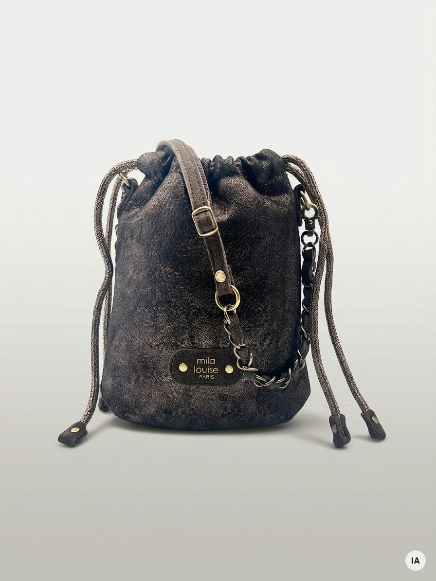 SAC MAI GR GRIS - MILA LOUISE Pochette — Image générée par IA