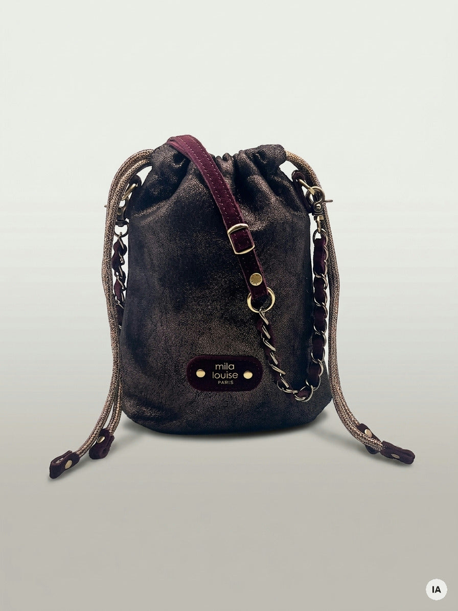 SAC MAI GR ROUGE - MILA LOUISE Pochette — Image générée par IA