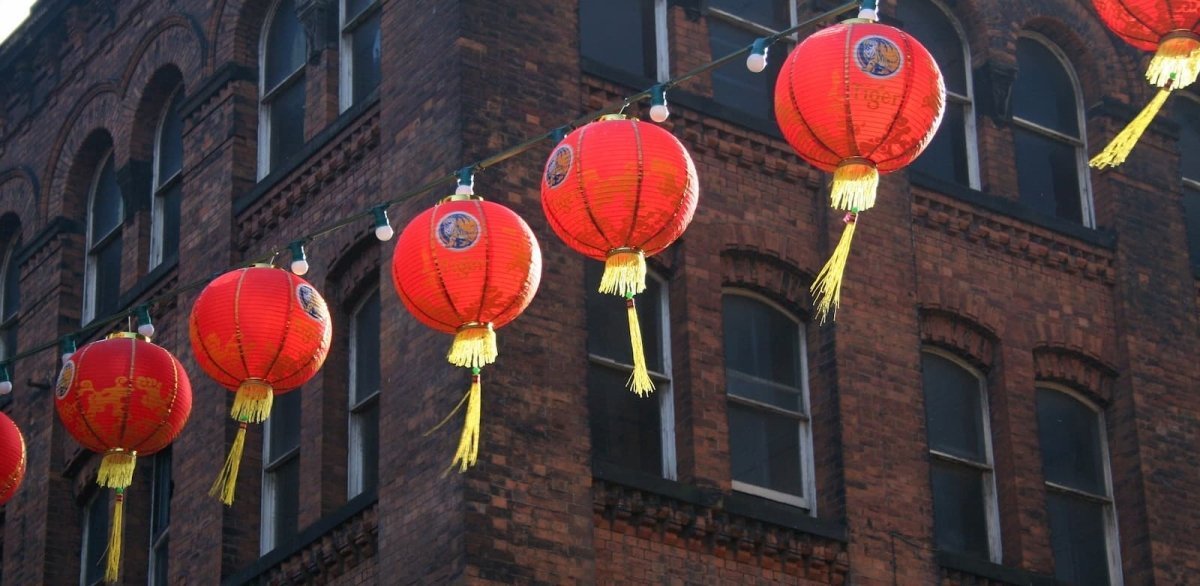 6 Traditions du Nouvel An drôles et insolites - Loëla