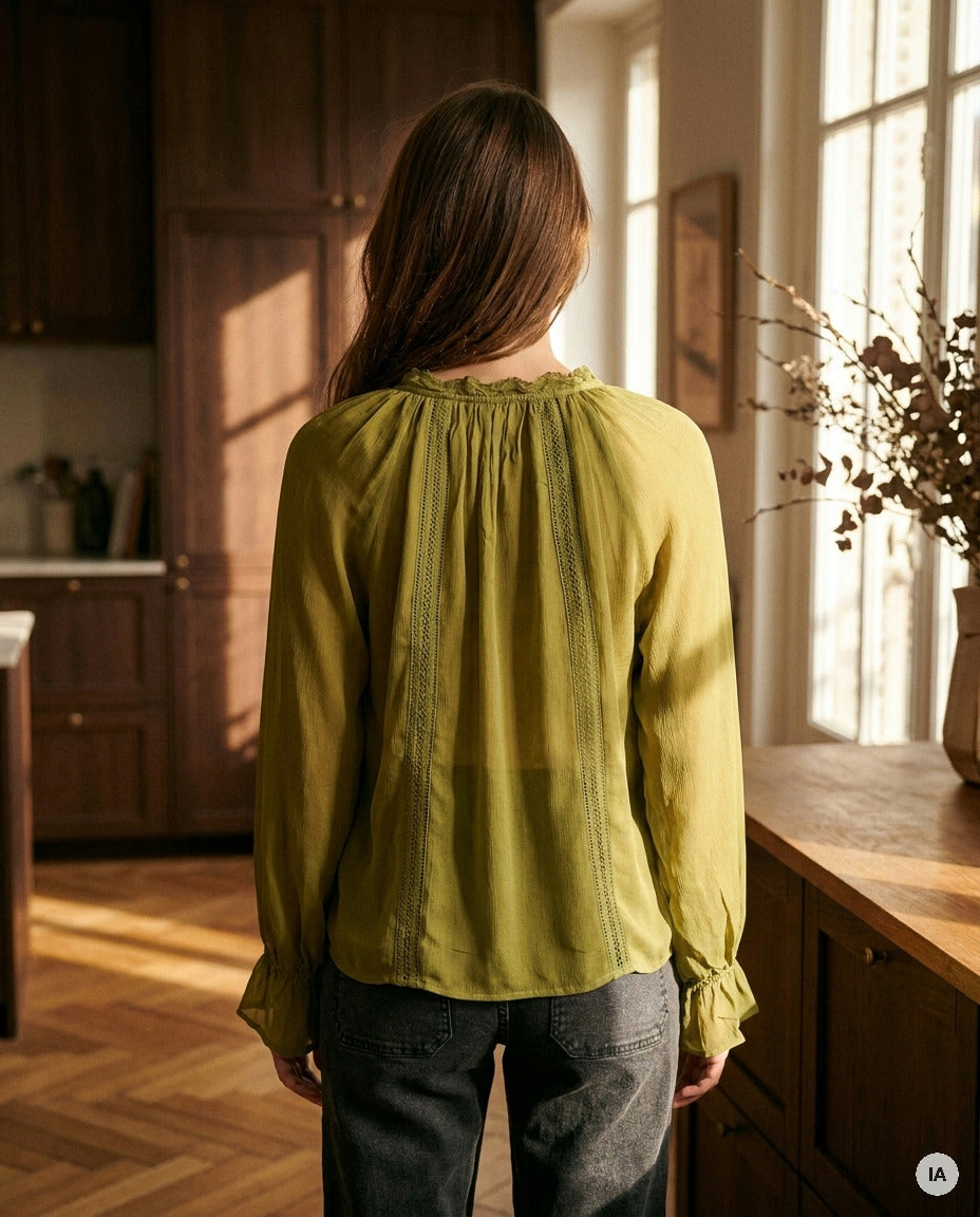 BLOUSE SALOUNA - ANGE Top — Image générée par IA