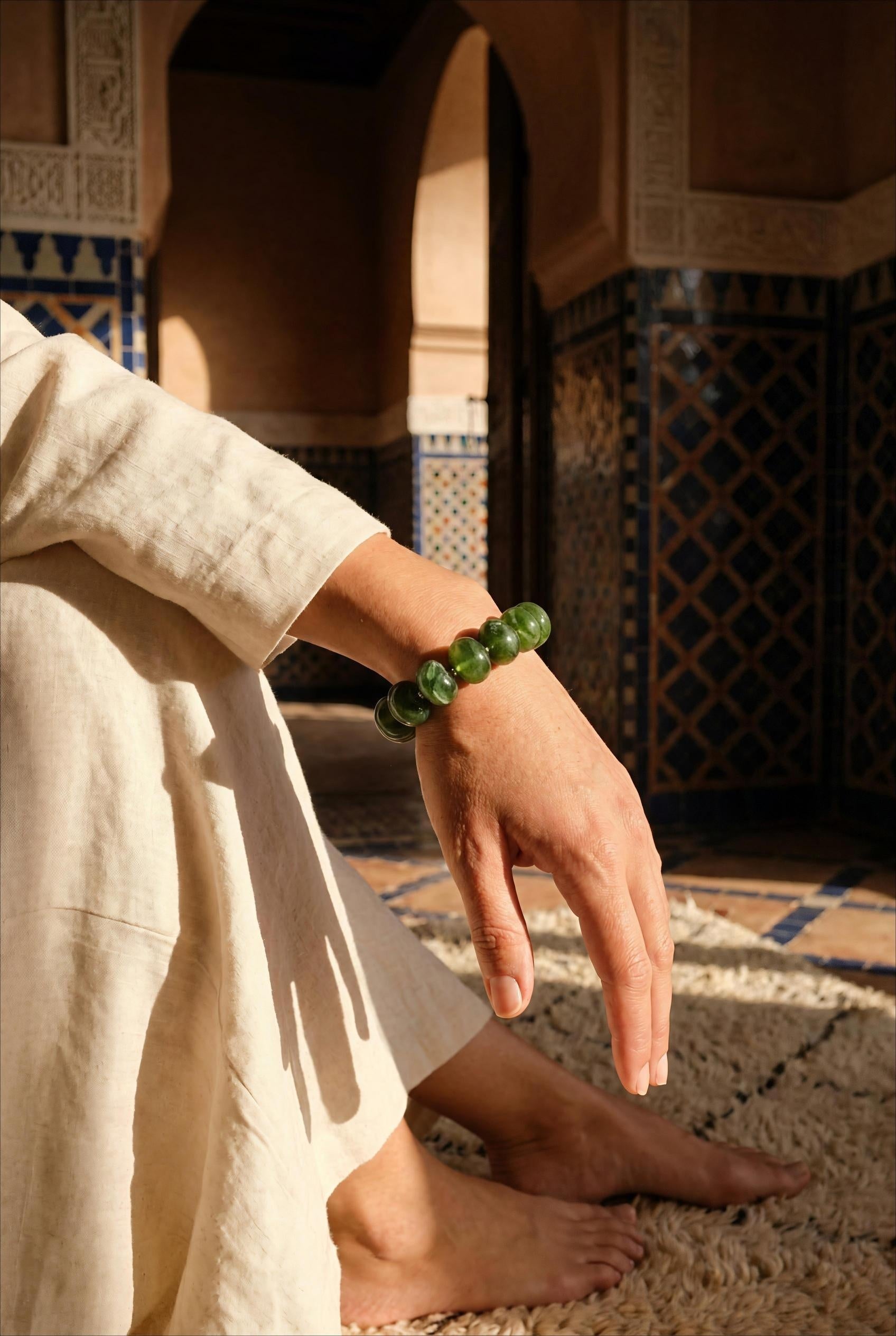 BRACELET - GROSSES PERLES DE RÉSINE OVALES DORÉ KAKI - BOHM Bracelet