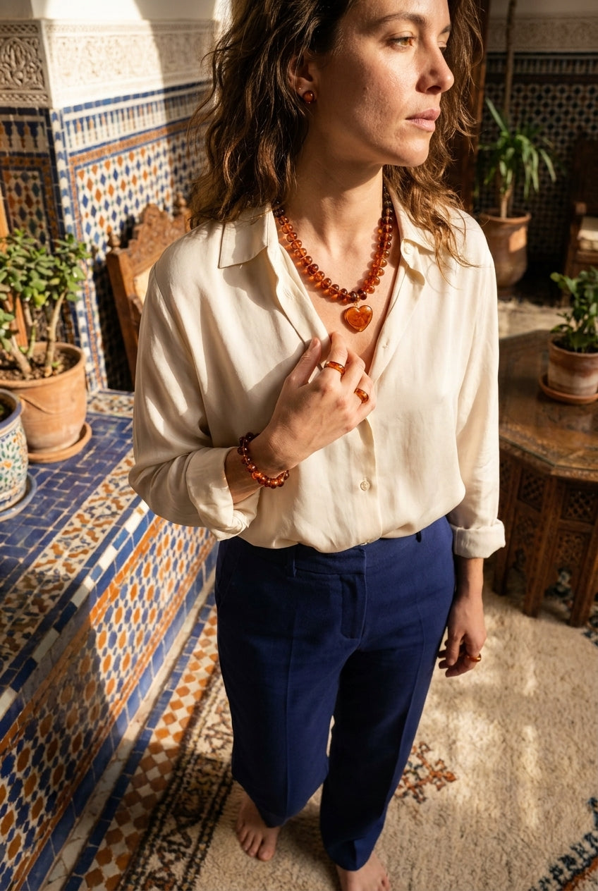 COLLIER SUR FIL - PERLES DE RÉSINE ET PENDENTIF COEUR DORÉ  MARRON - BOHM Collier