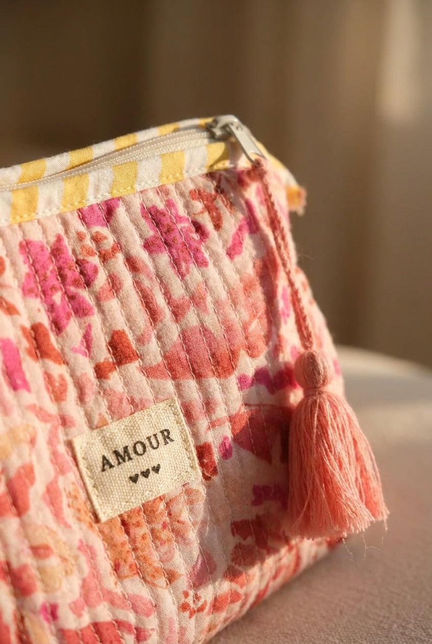 GRANDE TROUSSE - JOLIS MOTIFS ET AMOUR AVEC 3 COEURS ECRU ROSE - BOHM Pochette