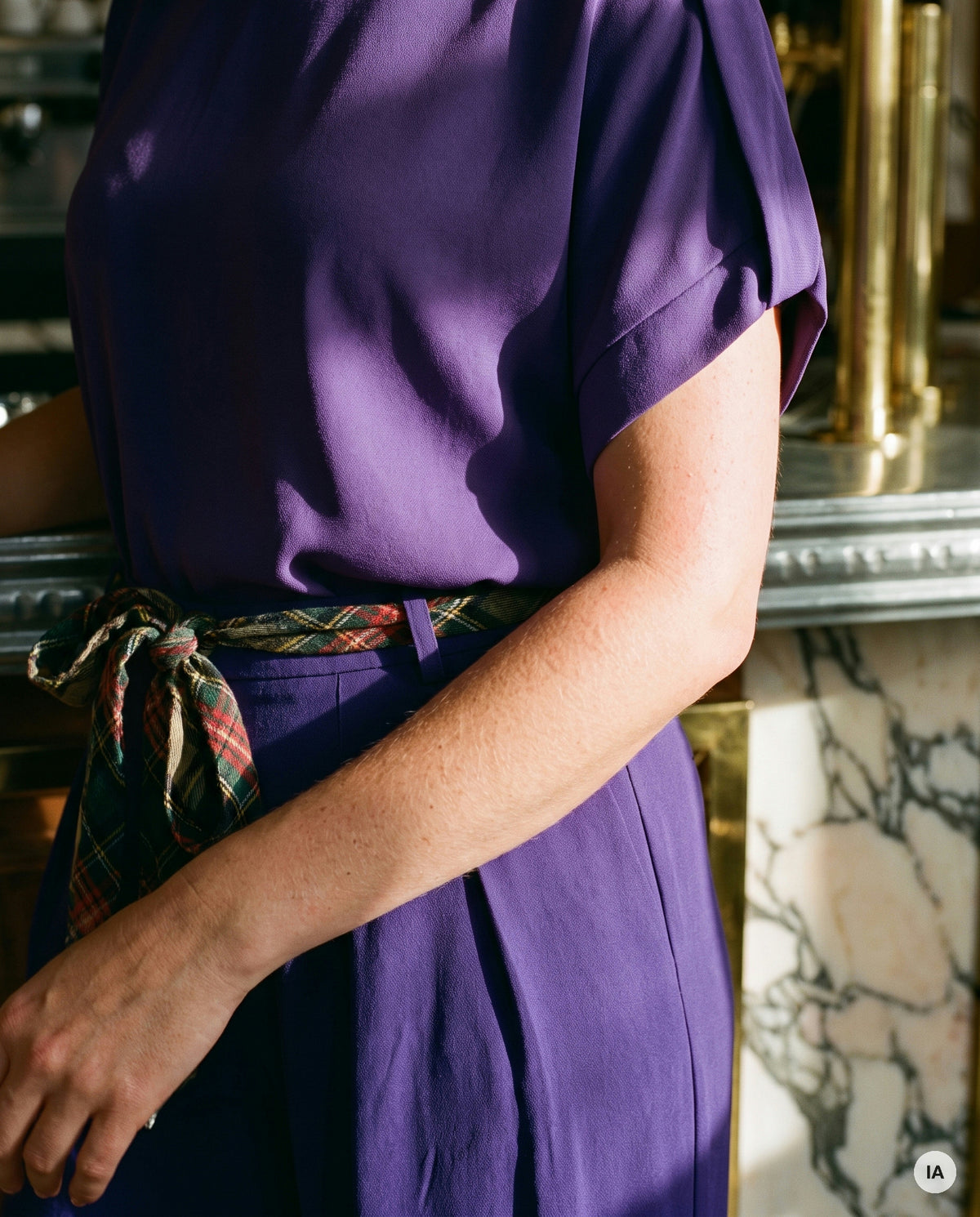 PANTALON CHARLIE VIOLET - ORFEO Pantalon — Image générée par IA