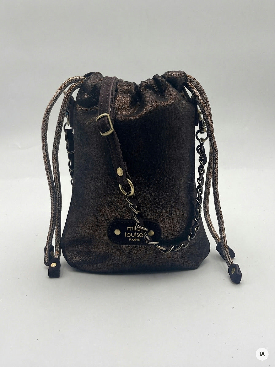SAC MAI GR CAMEL - MILA LOUISE Pochette — Image générée par IA