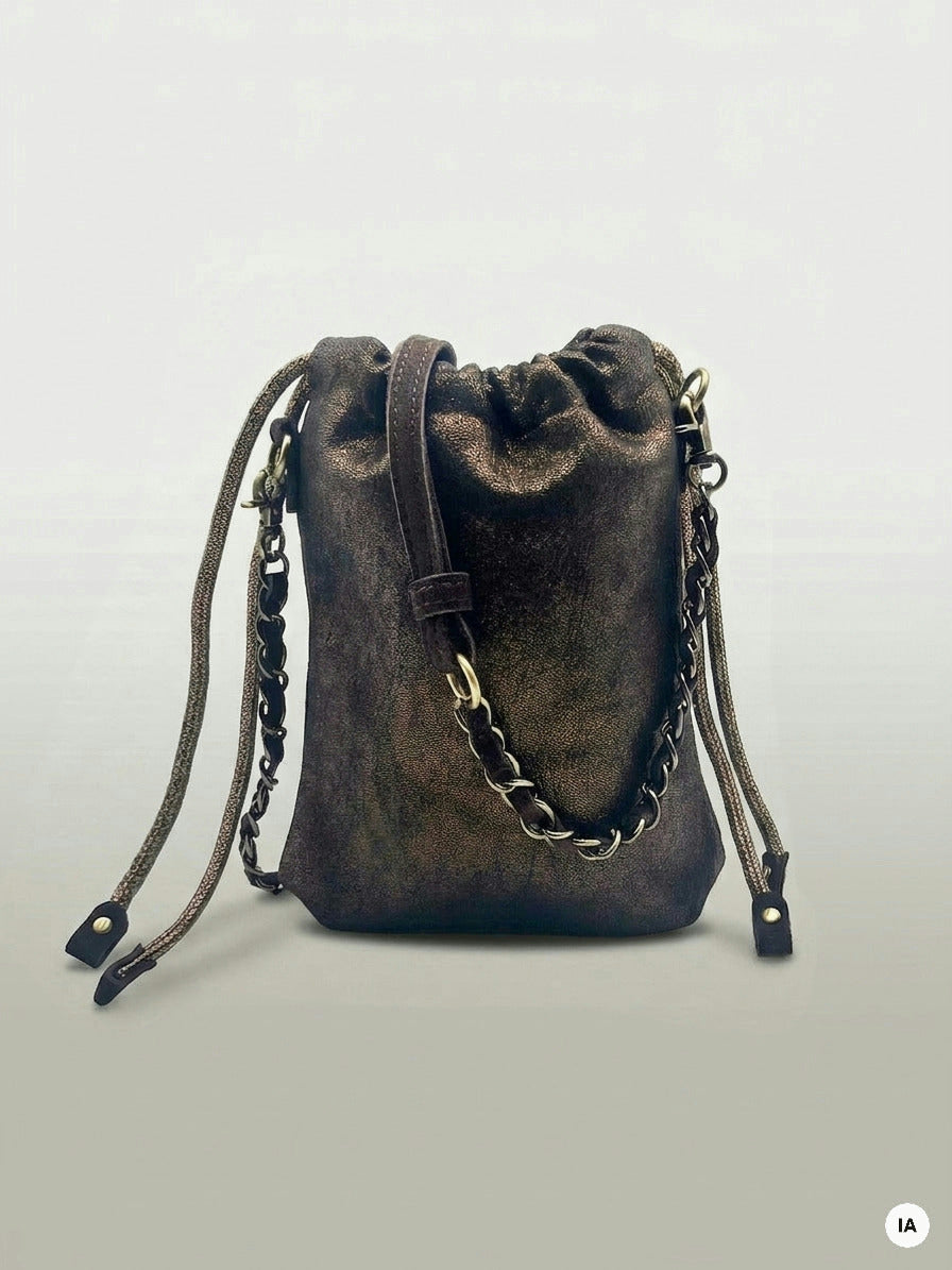 SAC MAI GR CAMEL - MILA LOUISE Pochette — Image générée par IA