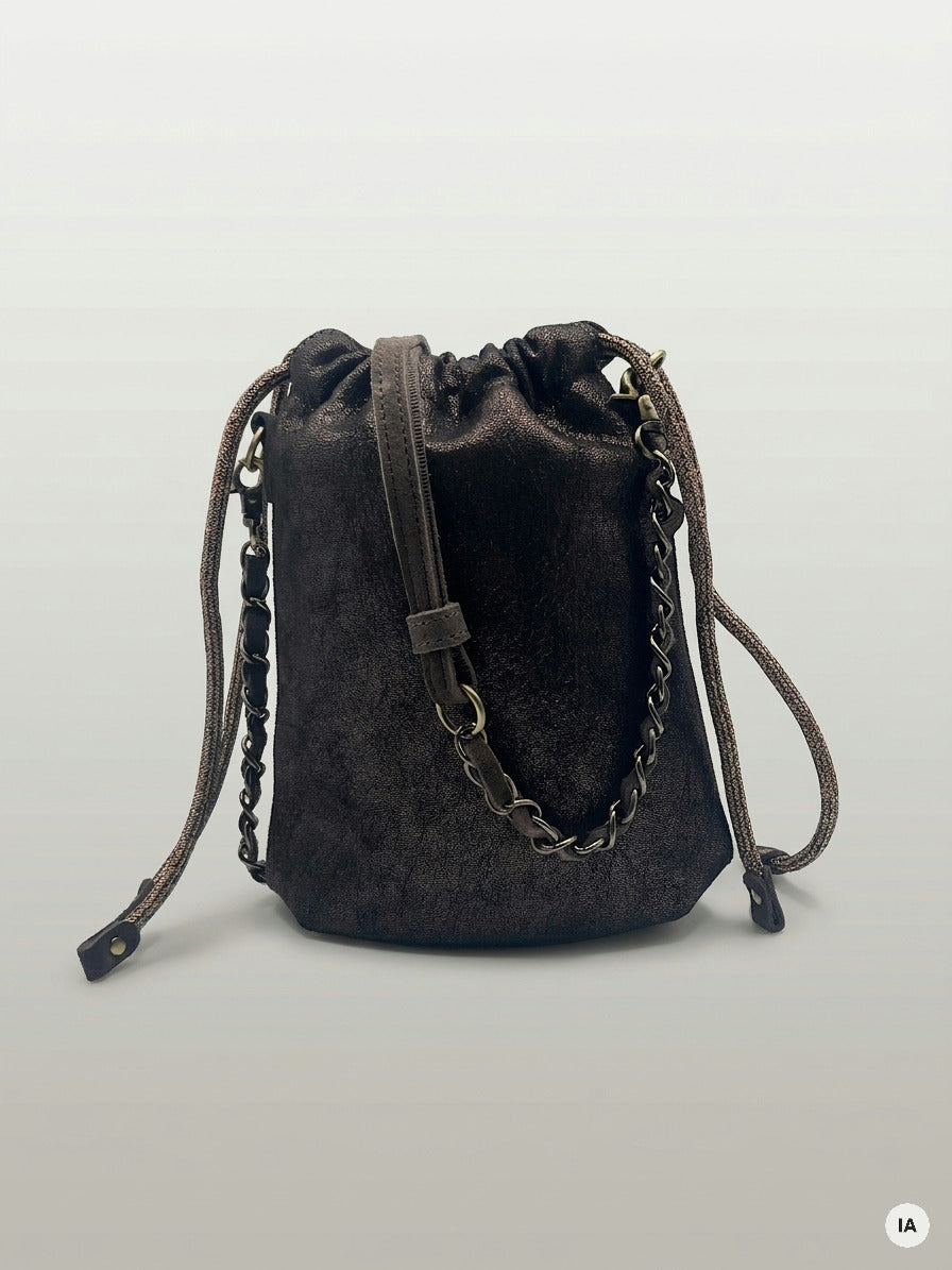 SAC MAI GR GRIS - MILA LOUISE Pochette — Image générée par IA