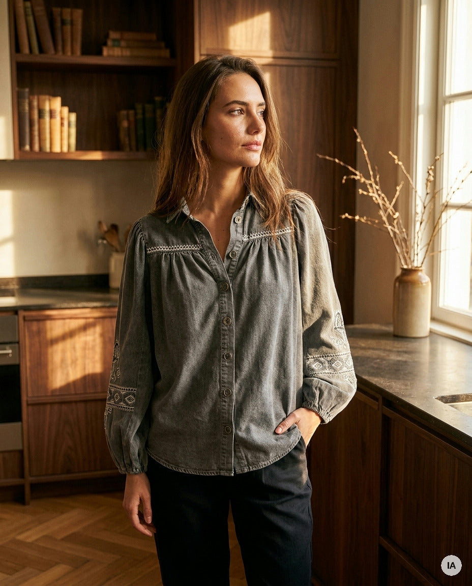 TOP YAFFA DENIM GRIS - MINUIT DOUZE TOP — Image générée par IA